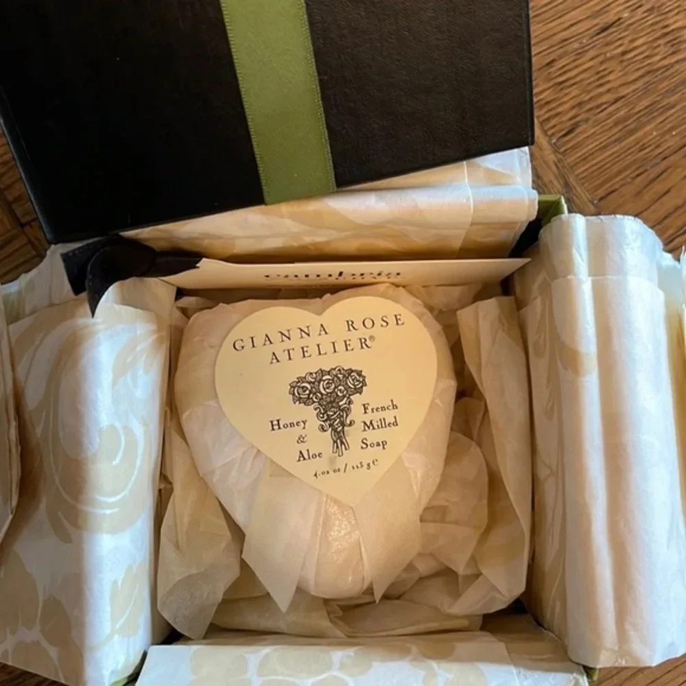 NIB Heart Shape Soap Honey & Aloe